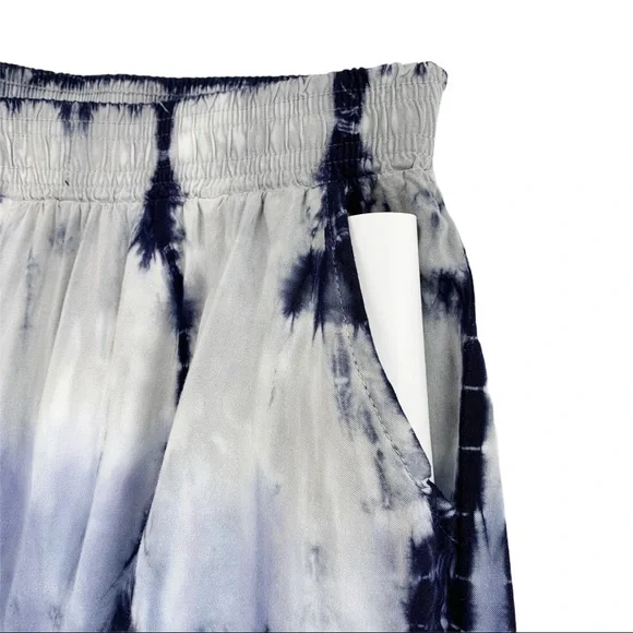 Loose Fit Tie Dye Shorts - Picture 4 of 8